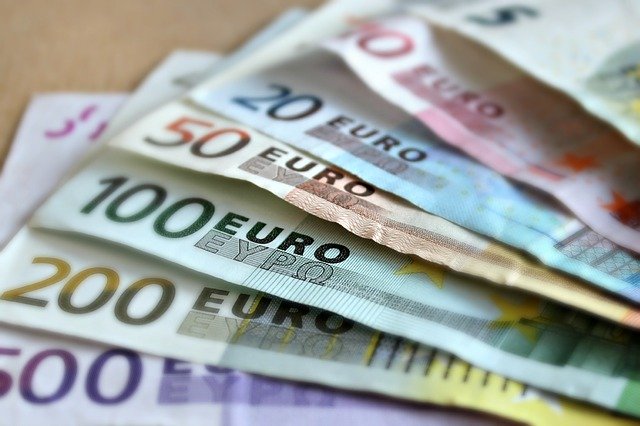 eurové bankovky.jpg