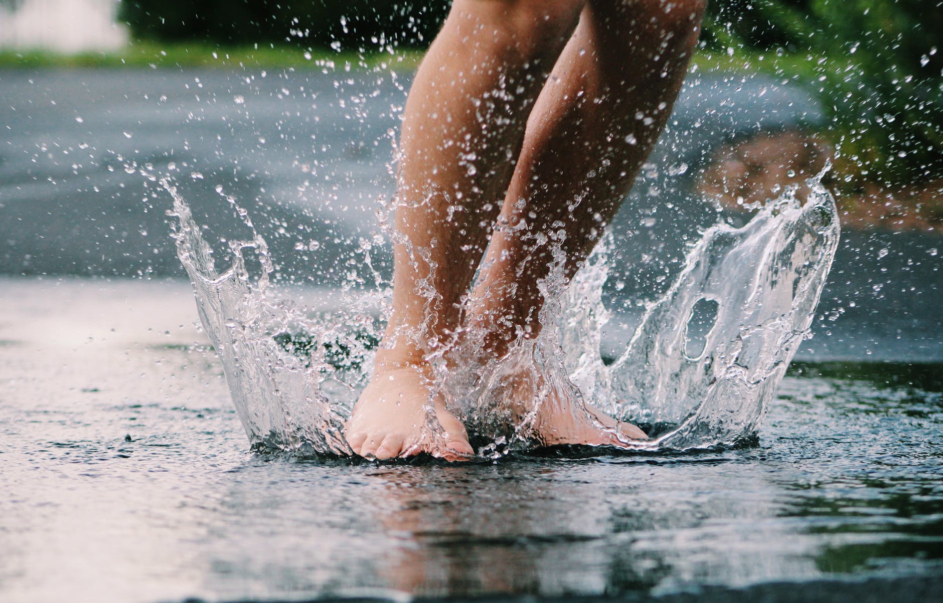 nohy, dažďová voda